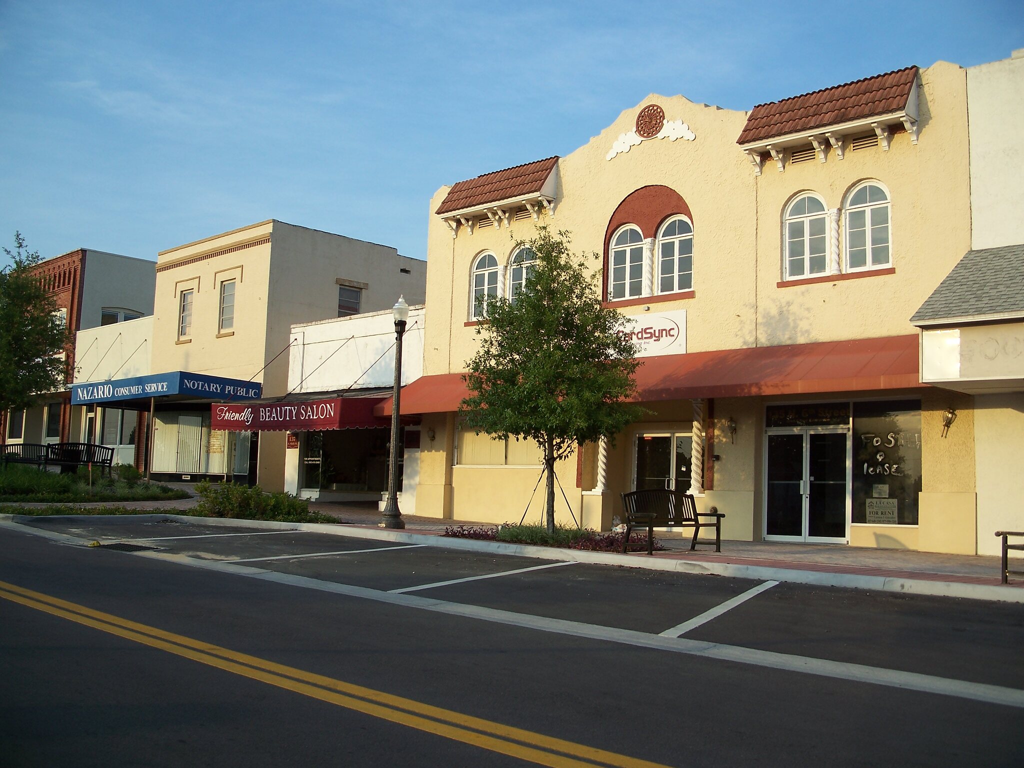 Historic district streetscape in Haines City, Florida.