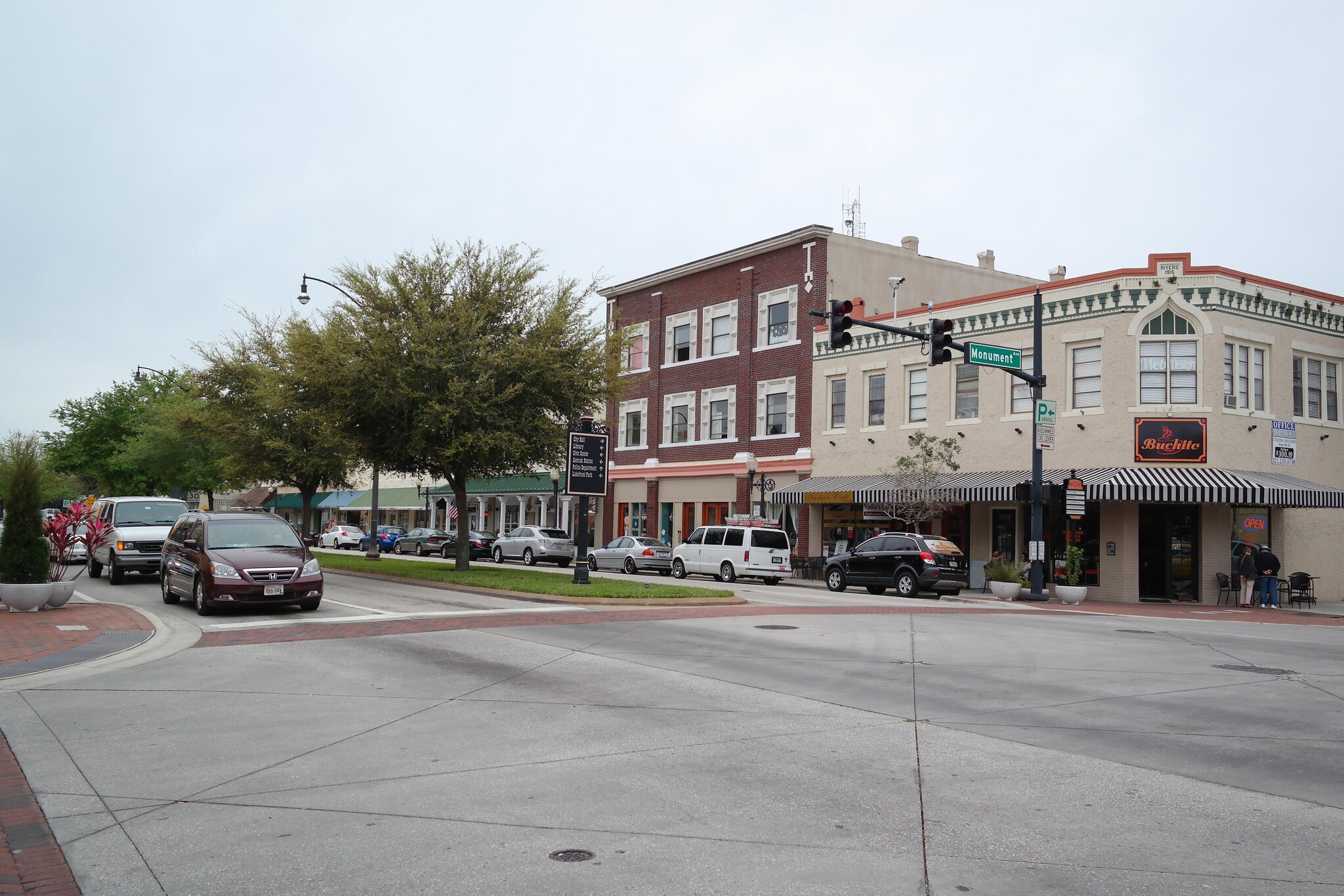 Downtown Kissimmee streetscape near Monument Avenue in Florida.
